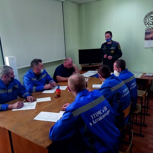 Спасатели Алтайского края и города Барнаула прошли испытания на квалификацию спасатель